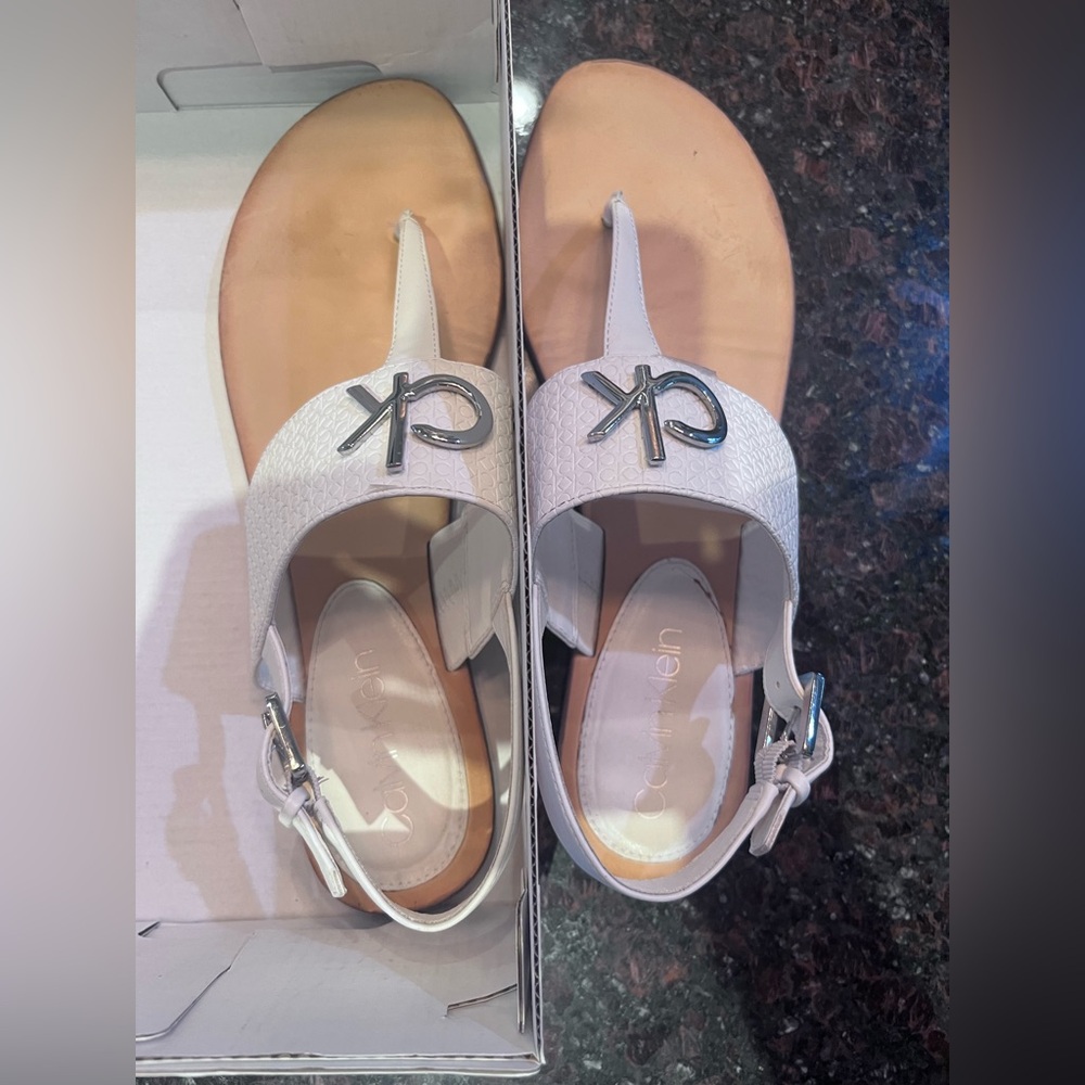Women!s sandals